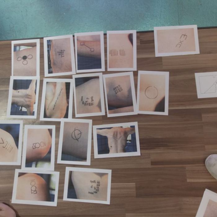 Antoine Dollat (Bachelor)
Sans titre, 2020, acrylics and tattoos
Antoine Dollat was born in 1984 in La Chaux-de-Fonds.