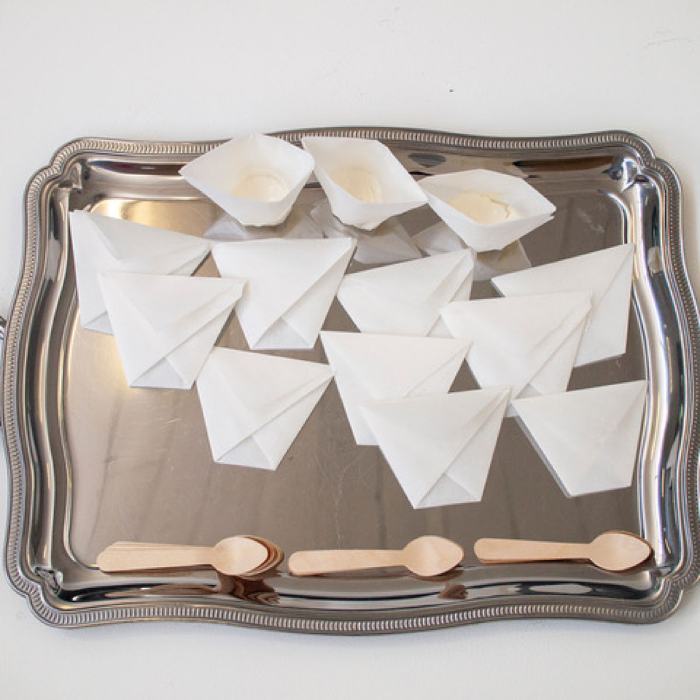 Caterina Giansiracusa (Master)
Study of domestic economy_logy, lecture performance and kefir taste, 15', 2020
Caterina Giansiracusa is currently based between Torino (Italy) and Sierre (Switzerland). She is working across performances, sculptures, writing and photography.