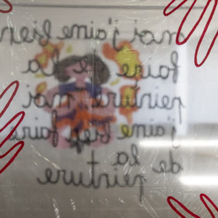 Emilie Gougain (Bachelor)
Untitled, 2020, installation, acrylic on 3 shower curtains, metal rods, fishing line, apron, 180 x 180 cm
Emilie Gougain was born in Geneva in 1997. She lives in Sierre.