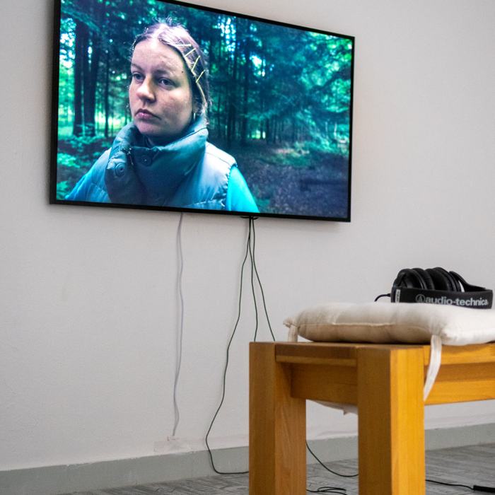 Abdelrahman Hassan, Scène 03 : Avery F. Gordon, Jacques Derrida et Mark Fisher se défoncent dans les Alpes, travail de Master
Photo: Maurice Eggel  / EDHEA