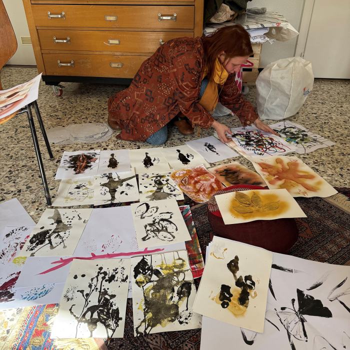 Lorane Jäggi pendant sa résidence à Malévoz Quartier Culturel en 2024