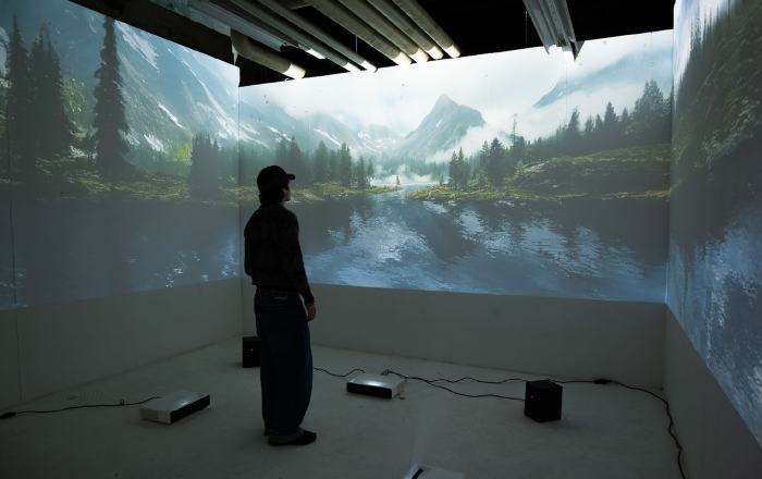 Iban Holzer, Child, 2025
Installation vidéo (triptyque)