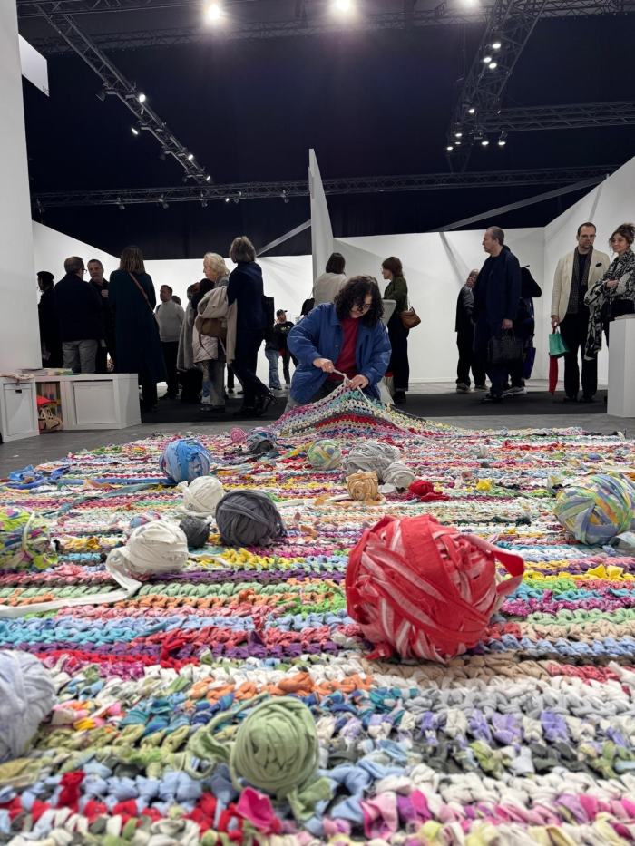 Emma Fornari, Famiglia queer, Installation präsentiert auf der Art Genève am Stand der EDHEA vom 30. Januar bis 2. Februar 2025